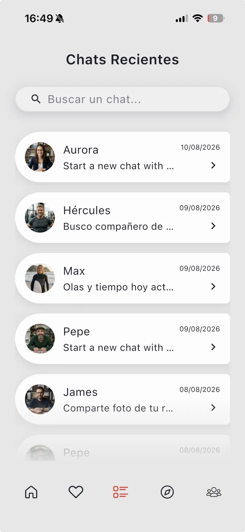 Pantalla de chats recientes de la app Naiara: conversaciones con varios especialistas, con envío de fotos